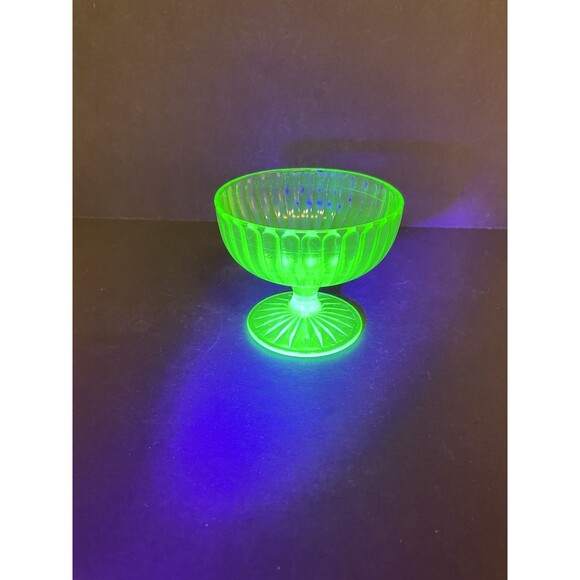 Set Of 3 Vintage Green Uranium Depression Glass 1 Square Plate & 2 Sherbet Cups - Picture 4 of 16